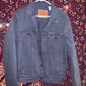 Blue Levi’s denim jacket